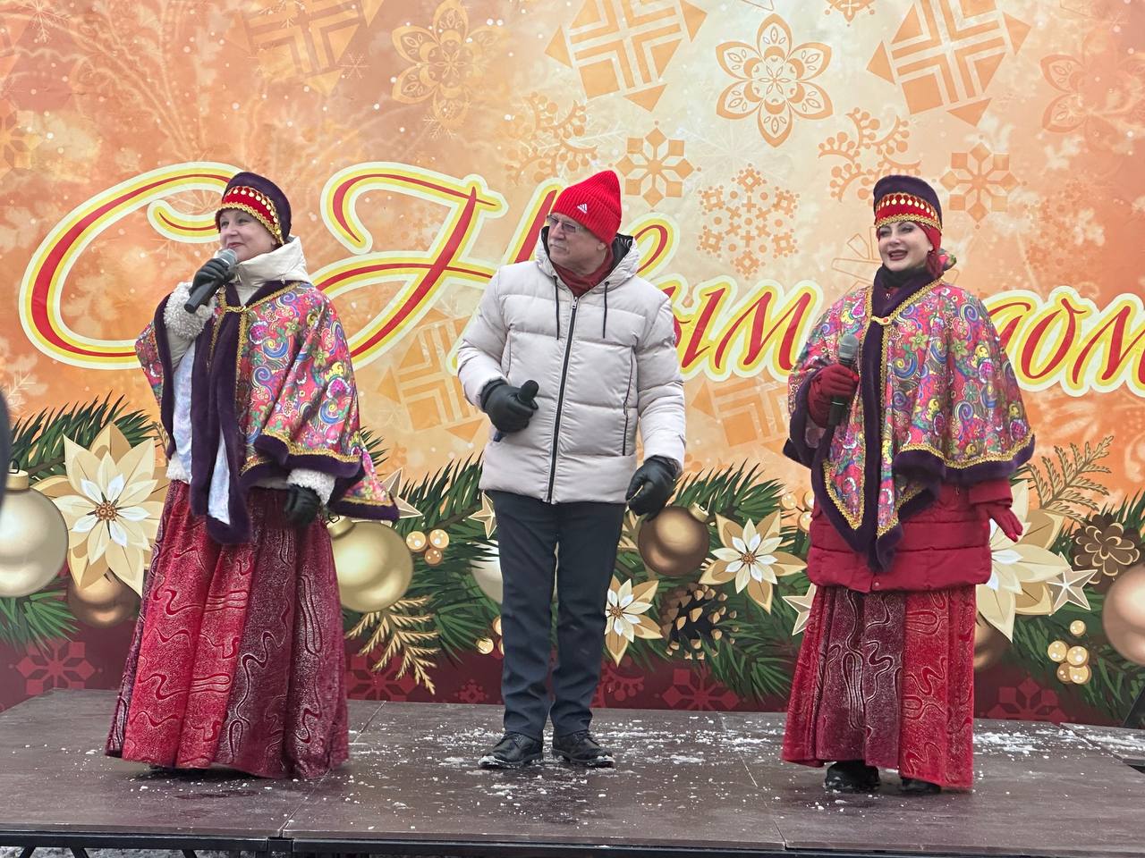 КДЦ «Октябрь» представил гостям новогоднюю программу КДЦ «Октябрь» представил гостям новогоднюю программу