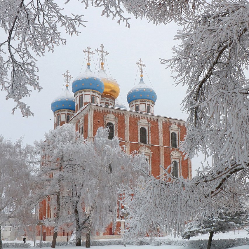 8 января гостей и жителей города ждёт I Международный рождественский фестиваль мастеров колокольного звона «Рязанские перезвоны. Зима», который пройдёт в Успенском соборе Рязанского кремля