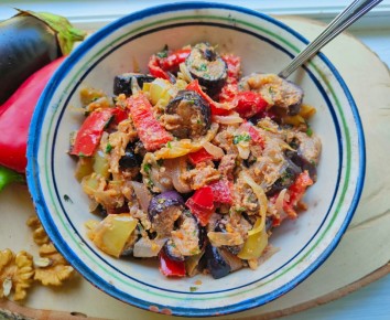 Вкус Грузии: Как приготовить незабываемый салат с баклажанами