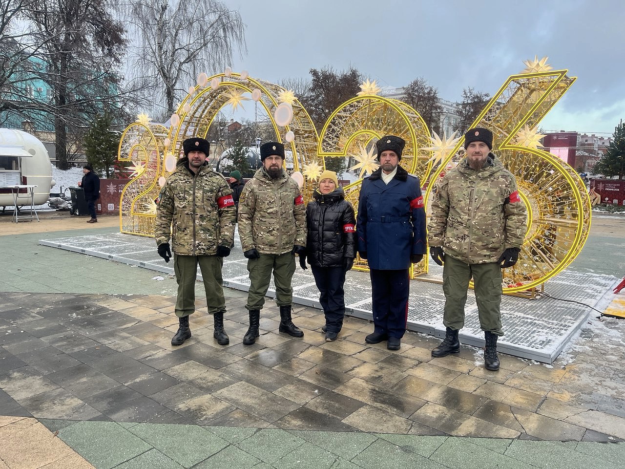 Народные дружинники отрядов «Рязанская дружина», «Казачий рубеж» и «Северная дружина» Советского района города Рязани принимали активное участие в охране общественного порядка во время проведения новогодних мероприятий в... Народные дружинники отрядов «Рязанская дружина», «Казачий рубеж» и «Северная дружина» Советского района города Рязани принимали активное участие в охране общественного порядка во время проведения новогодних мероприятий в...