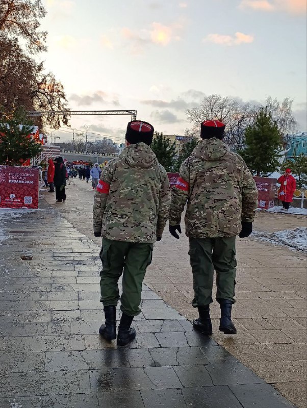 Народные дружинники отрядов «Рязанская дружина», «Казачий рубеж» и «Северная дружина» Советского района города Рязани принимали активное участие в охране общественного порядка во время проведения новогодних мероприятий в... Народные дружинники отрядов «Рязанская дружина», «Казачий рубеж» и «Северная дружина» Советского района города Рязани принимали активное участие в охране общественного порядка во время проведения новогодних мероприятий в...