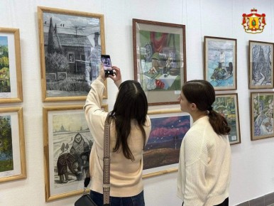 В выставочном зале «Артрум» открылась отчётная выставка работ воспитанников учреждений допобразования