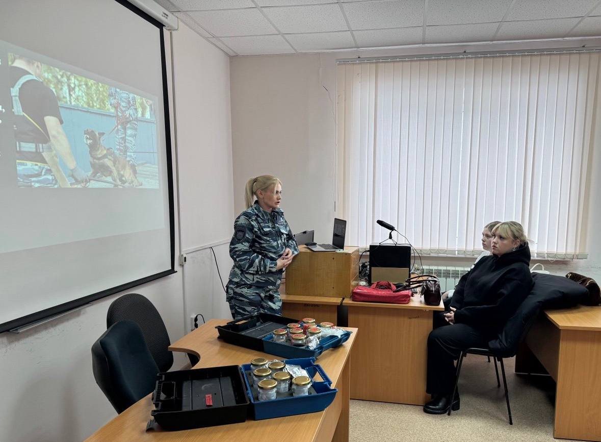 Центр кинологической службы УМВД России по Рязанской области стал площадкой для студенческого десанта Центр кинологической службы УМВД России по Рязанской области стал площадкой для студенческого десанта