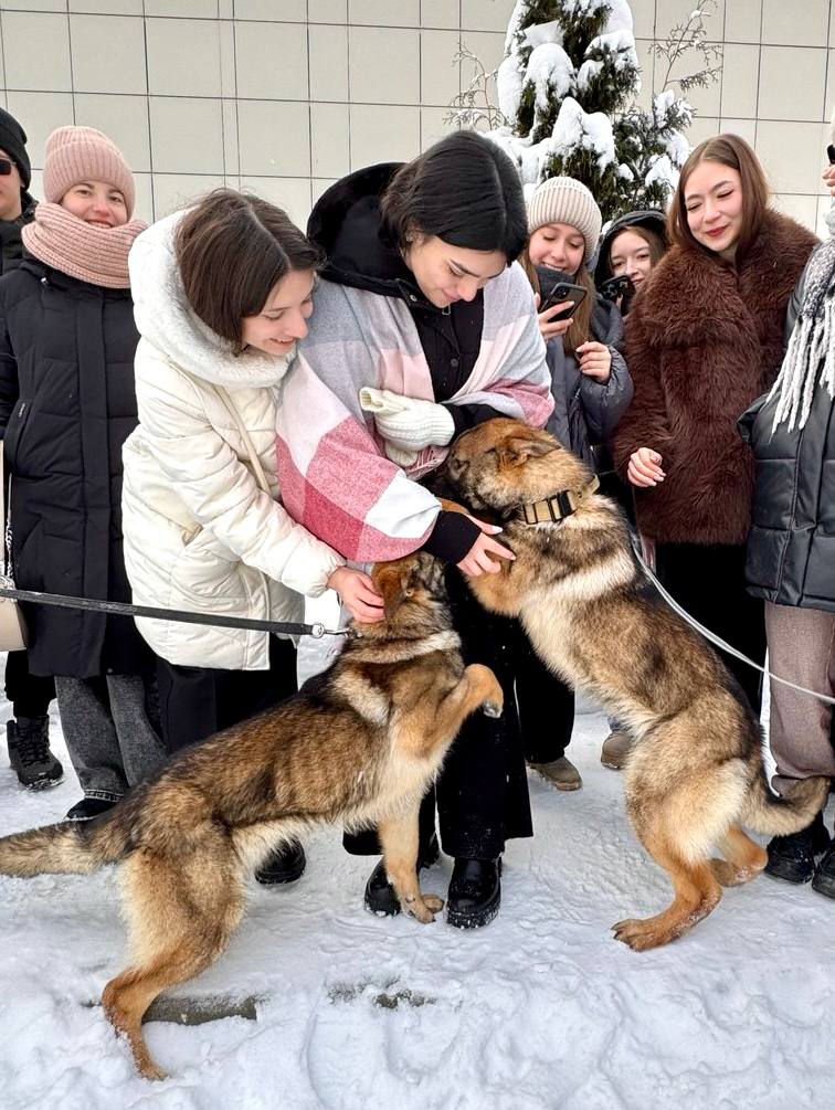 Центр кинологической службы УМВД России по Рязанской области стал площадкой для студенческого десанта Центр кинологической службы УМВД России по Рязанской области стал площадкой для студенческого десанта