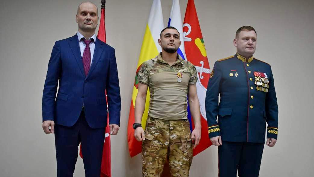 В Шилове участника СВО Егора Мартынова наградили медалью «За храбрость»
