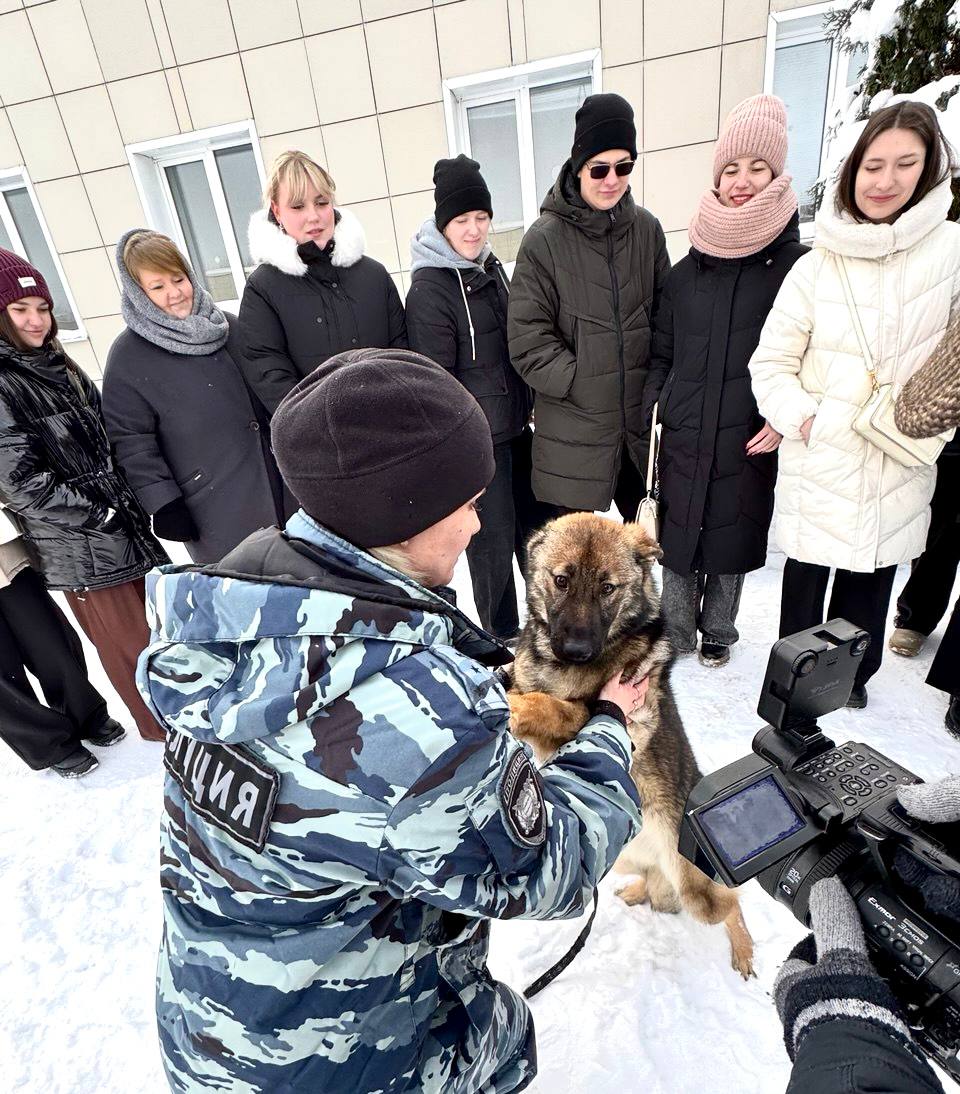 Центр кинологической службы УМВД России по Рязанской области стал площадкой для студенческого десанта Центр кинологической службы УМВД России по Рязанской области стал площадкой для студенческого десанта