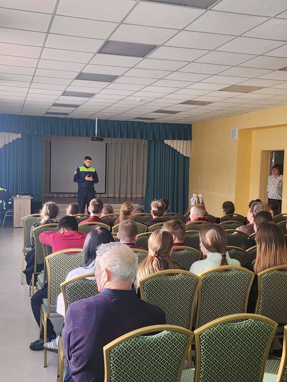 В школах региона Госавтоинспекция проводит уроки по дорожной безопасности В школах региона Госавтоинспекция проводит уроки по дорожной безопасности