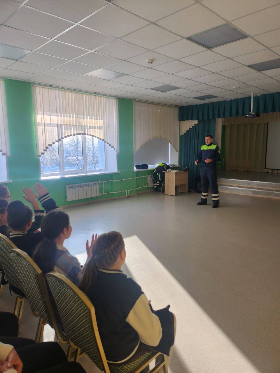 В школах региона Госавтоинспекция проводит уроки по дорожной безопасности В школах региона Госавтоинспекция проводит уроки по дорожной безопасности