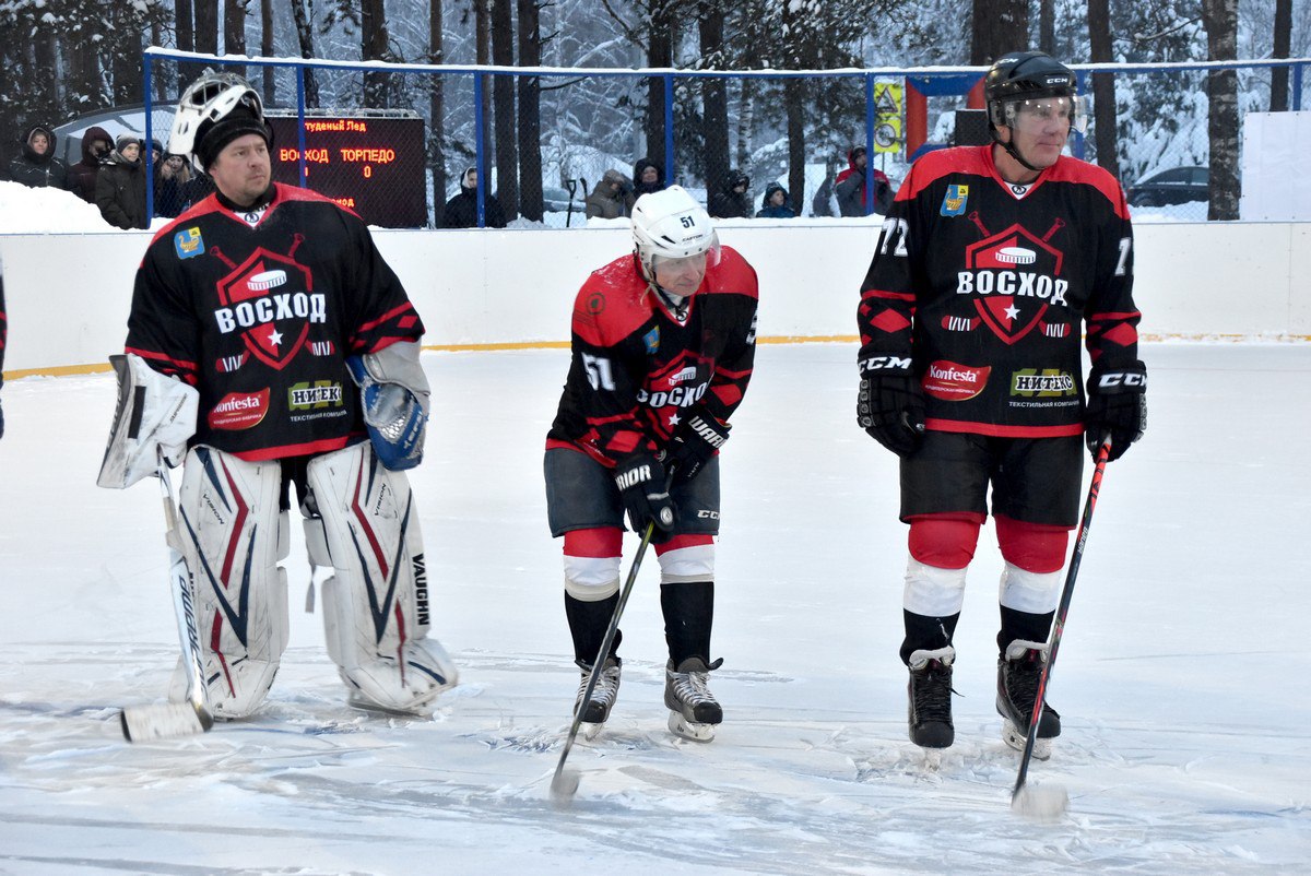 В среду, 28 января, в деревне Клетино Касимовского округа на обновленной хоккейной площадке прошел первый товарищеский матч В среду, 28 января, в деревне Клетино Касимовского округа на обновленной хоккейной площадке прошел первый товарищеский матч