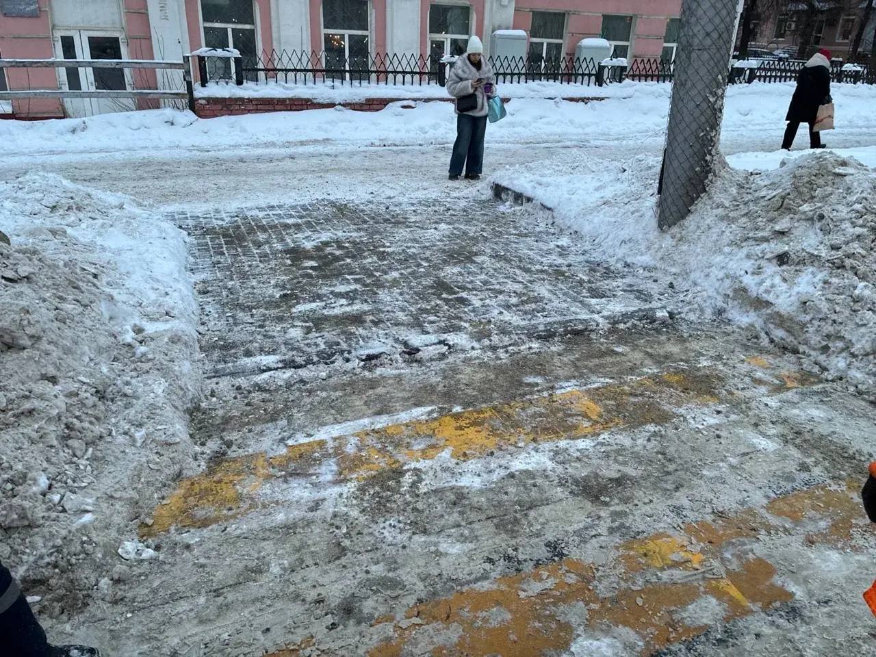 Городские службы работают в усиленном режиме, чтобы минимизировать последствия непогоды Городские службы работают в усиленном режиме, чтобы минимизировать последствия непогоды