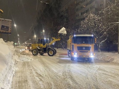 Ночью во все районы города будут направлены комбинированные дорожных машины и «Чистики»
