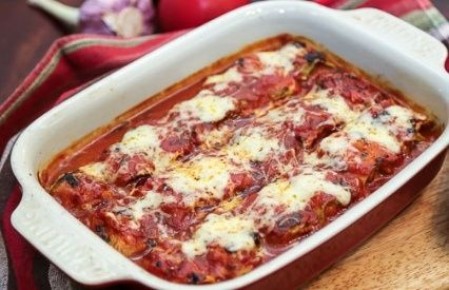 Золотые рулетики: как приготовить кабачковые рулеты с мясом в томатном соусе