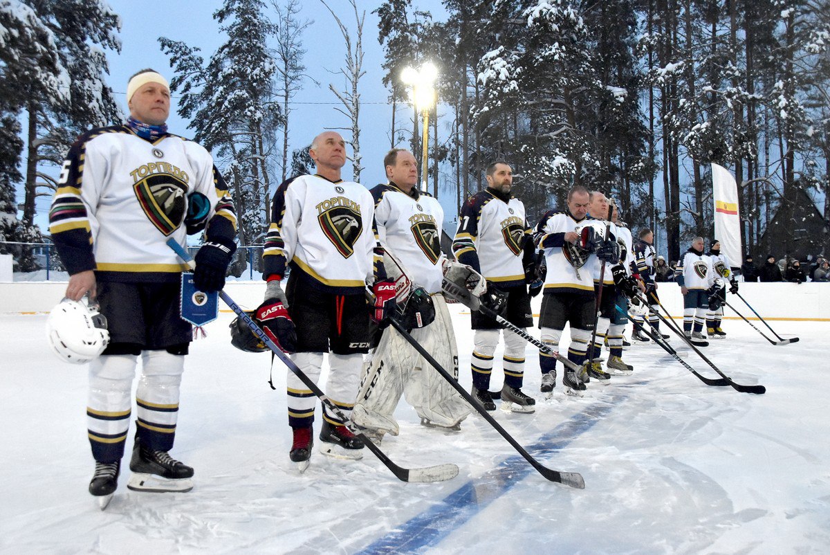 В среду, 28 января, в деревне Клетино Касимовского округа на обновленной хоккейной площадке прошел первый товарищеский матч В среду, 28 января, в деревне Клетино Касимовского округа на обновленной хоккейной площадке прошел первый товарищеский матч