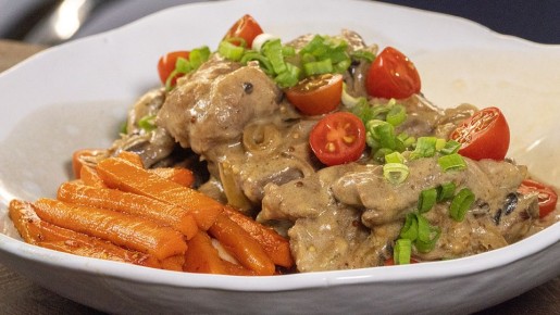 Сочная свинина в сметанно-горчичном соусе — рецепт, который покорит гостей