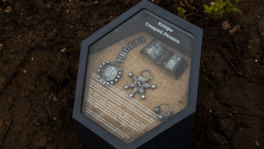 На набережной Оки в Спасске разместили реплики найденных на Старой Рязани кладов