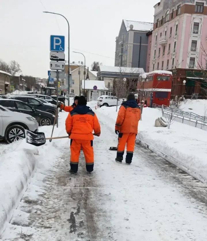 Городские службы работают в усиленном режиме, чтобы минимизировать последствия непогоды Городские службы работают в усиленном режиме, чтобы минимизировать последствия непогоды