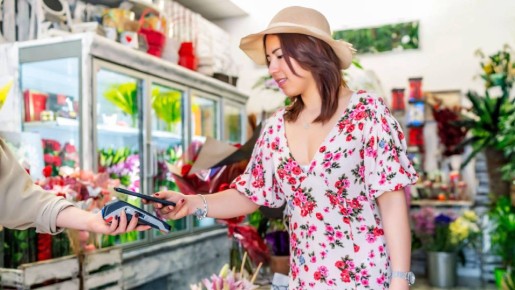 Мошенники не зря просят на кассе оплатить ваши покупки: вот чем это может грозить