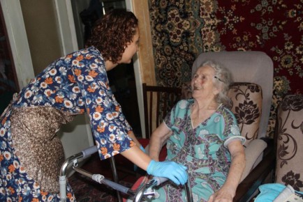Компенсация за уход за пожилыми людьми и инвалидами переходит в пенсию с 2026 года