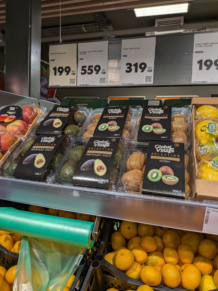 Пятерочка радует необычными новинками: колбаса с фундуком и мороженое-моти