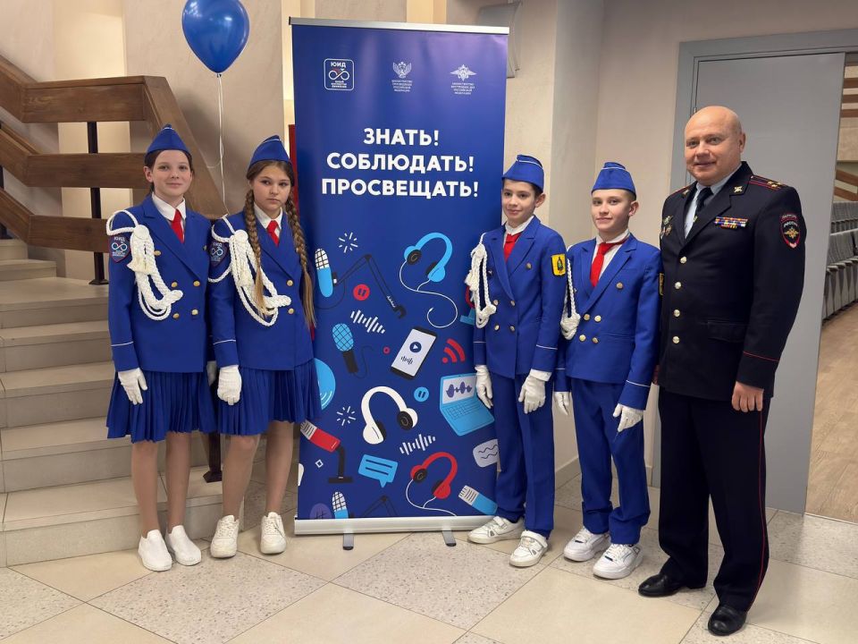 Начальник Управления Госавтоинспекции области Сергей Романов на церемонии награждения победителей и призеров региональных конкурсов: «Безопасная дорога детям» и «Сердце отдаю ЮИД»!