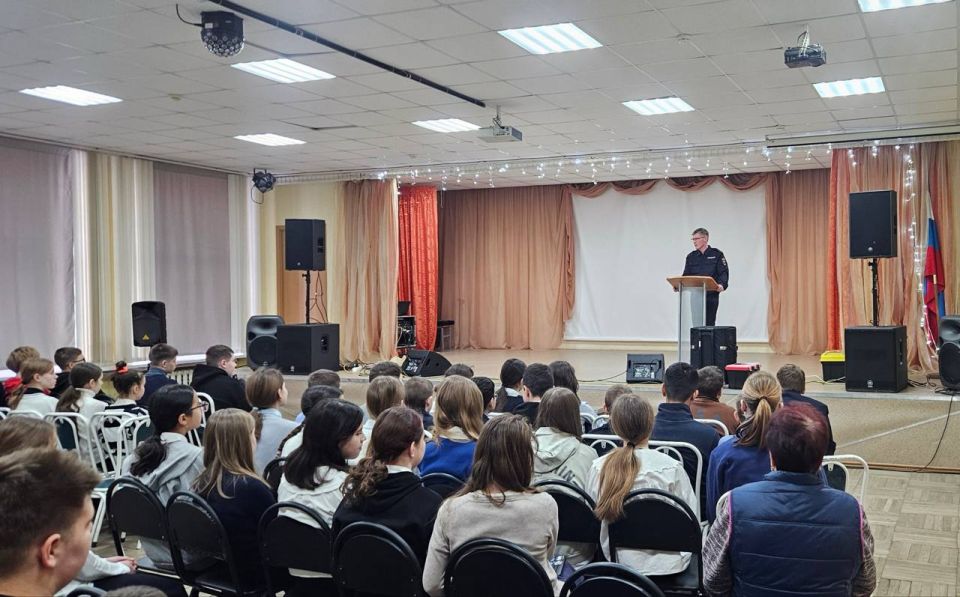 В рязанской школе №65 полицейские провели профилактическую акцию «Рязань – наш безопасный дом»