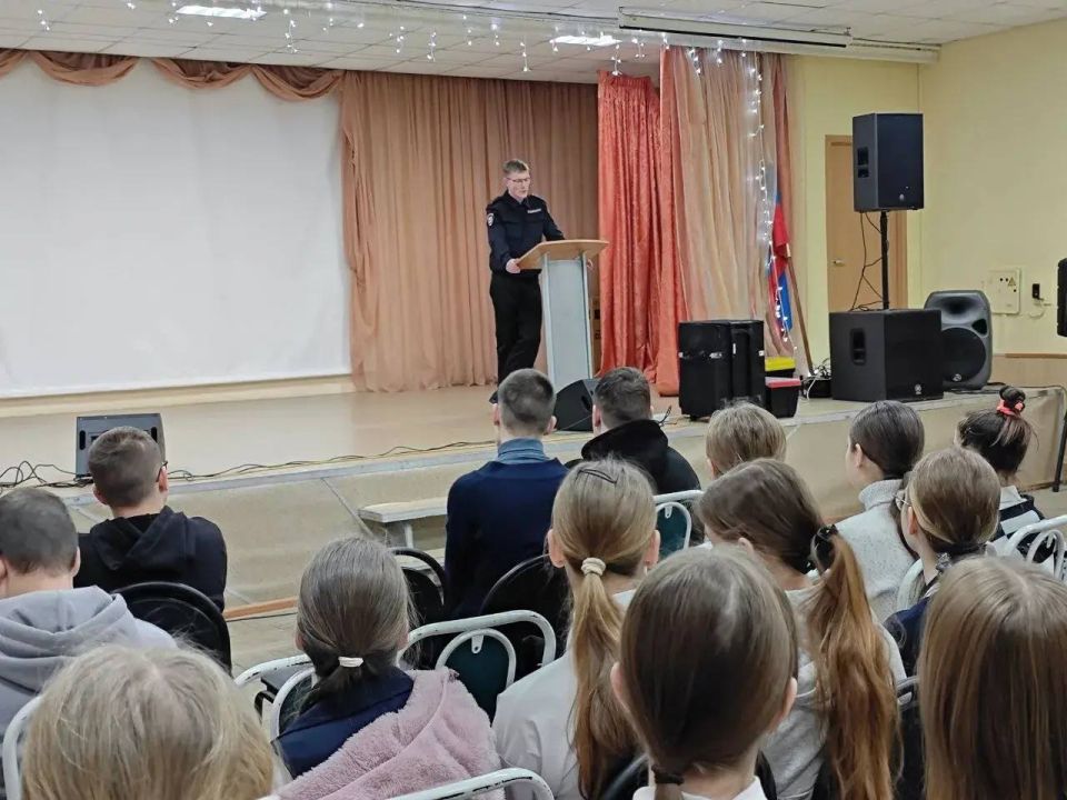 Полицейские рассказали школьникам как уберечься от пагубных привычек