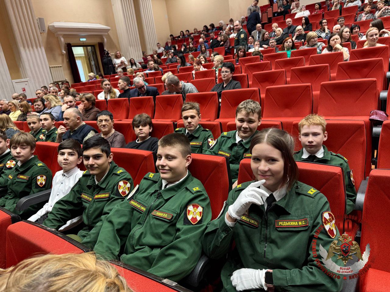 Ансамбль песни и пляски Центрального округа Росгвардии выступил в Рязани с концертом, посвященным 10-летию ведомства и 215-й годовщине войск правопорядка Ансамбль песни и пляски Центрального округа Росгвардии выступил в Рязани с концертом, посвященным 10-летию ведомства и 215-й годовщине войск правопорядка