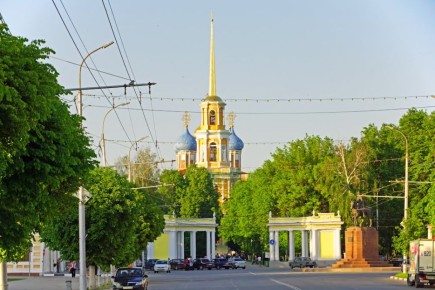 Жителя Подмосковья подозревают в поджоге дома и повреждении машины бросившей его рязанки