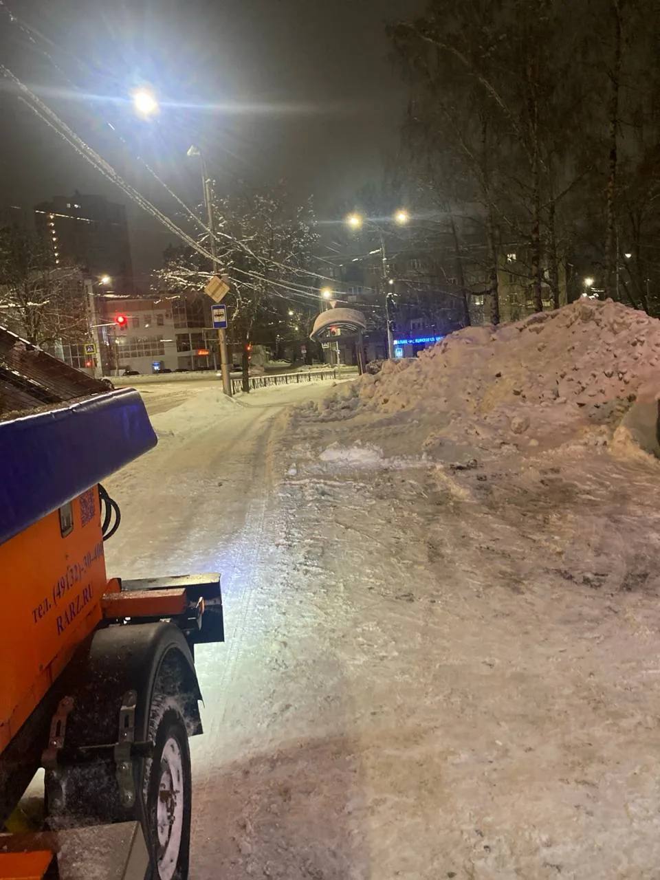 Продолжаются работы по очистке города от снега Продолжаются работы по очистке города от снега