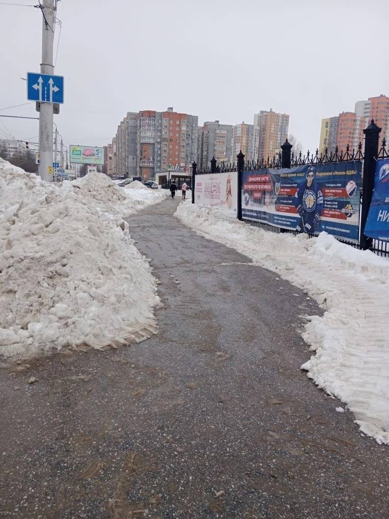 Продолжаются работы по очистке города от снега Продолжаются работы по очистке города от снега