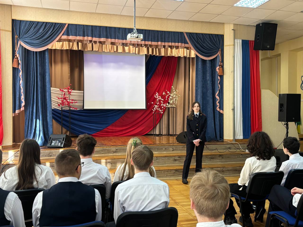 Рязанские полицейские провели профилактическую акцию в школе № 63 Рязанские полицейские провели профилактическую акцию в школе № 63