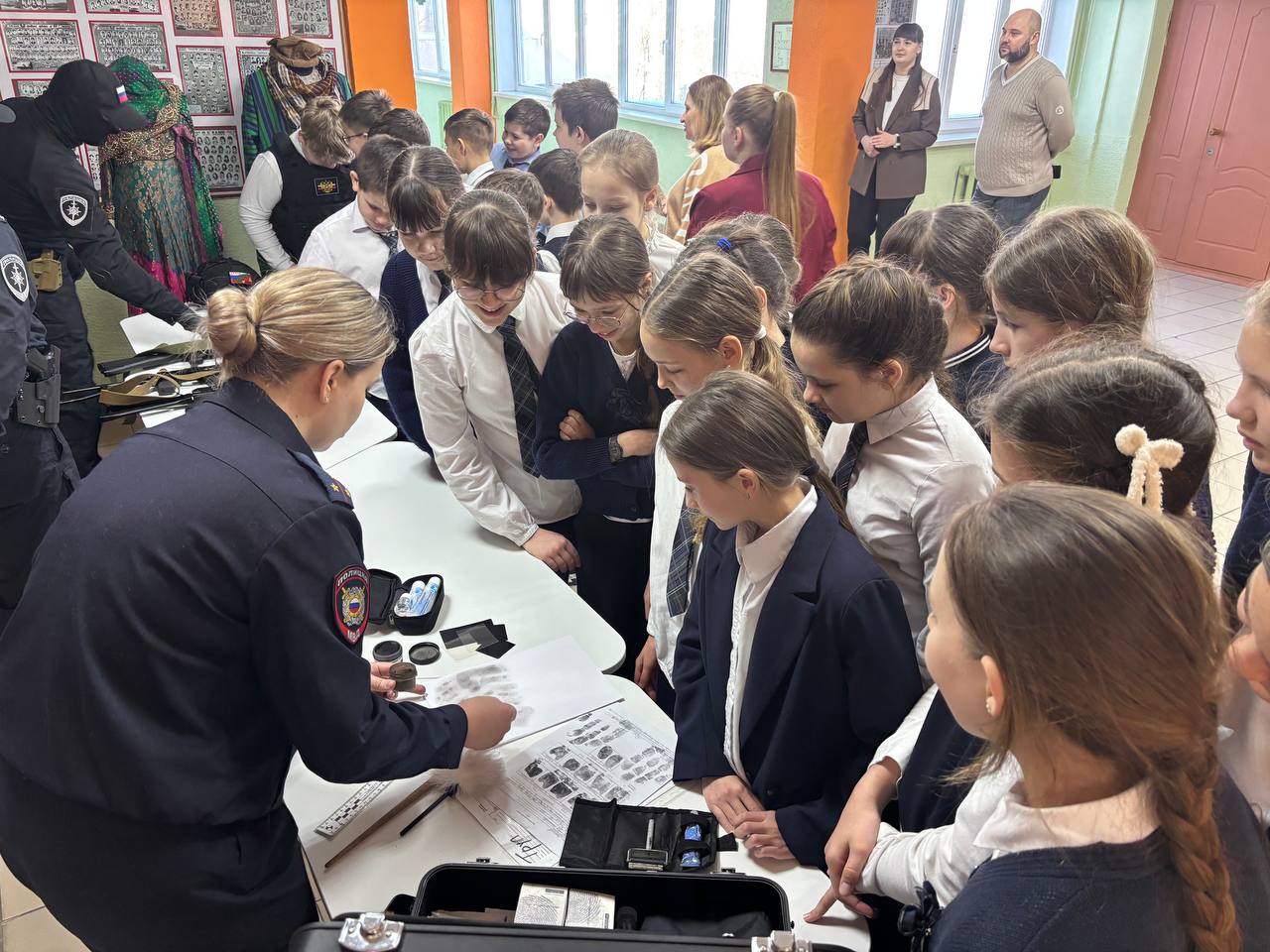 Рязанские полицейские провели профилактическую акцию в школе № 63