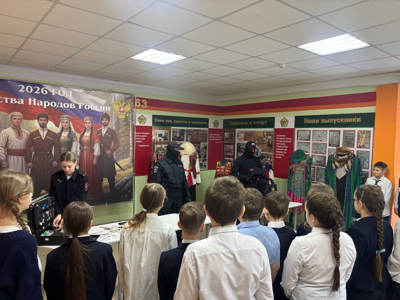 Рязанские полицейские провели профилактическую акцию в школе № 63 Рязанские полицейские провели профилактическую акцию в школе № 63