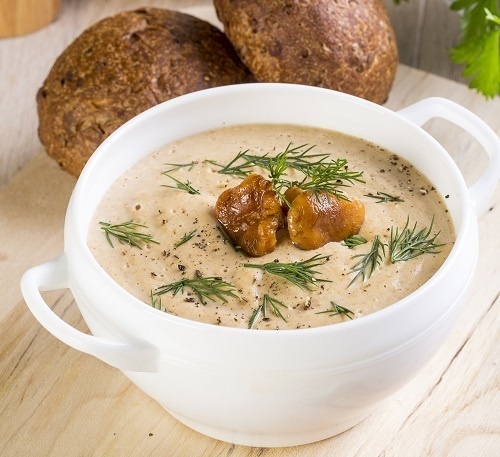 Вкусный суп из лисичек: откройте грибной сезон с новым рецептом