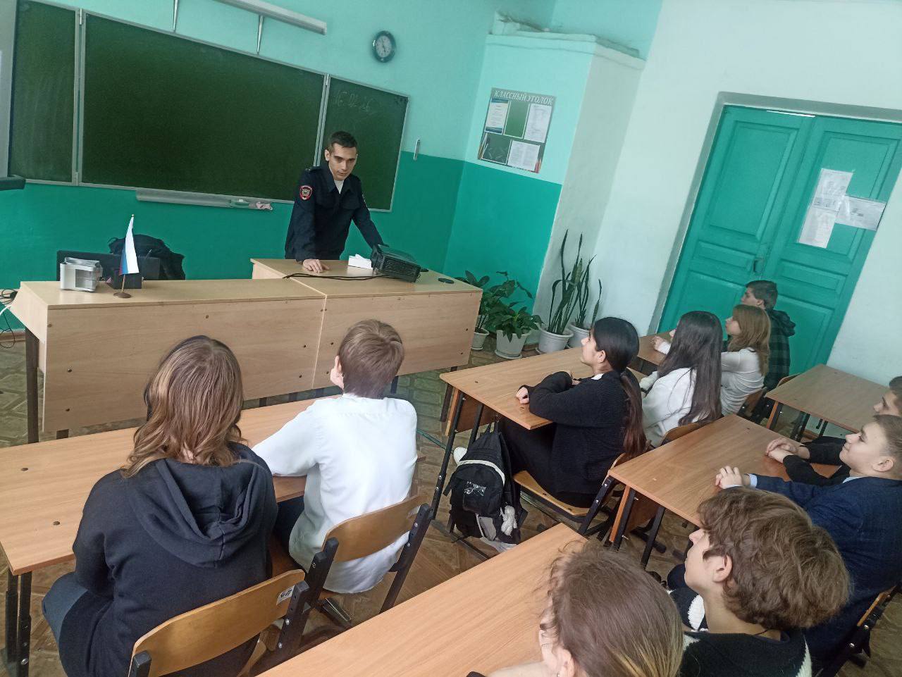 Полицейские провели урок мужества в школах города Кораблино Полицейские провели урок мужества в школах города Кораблино