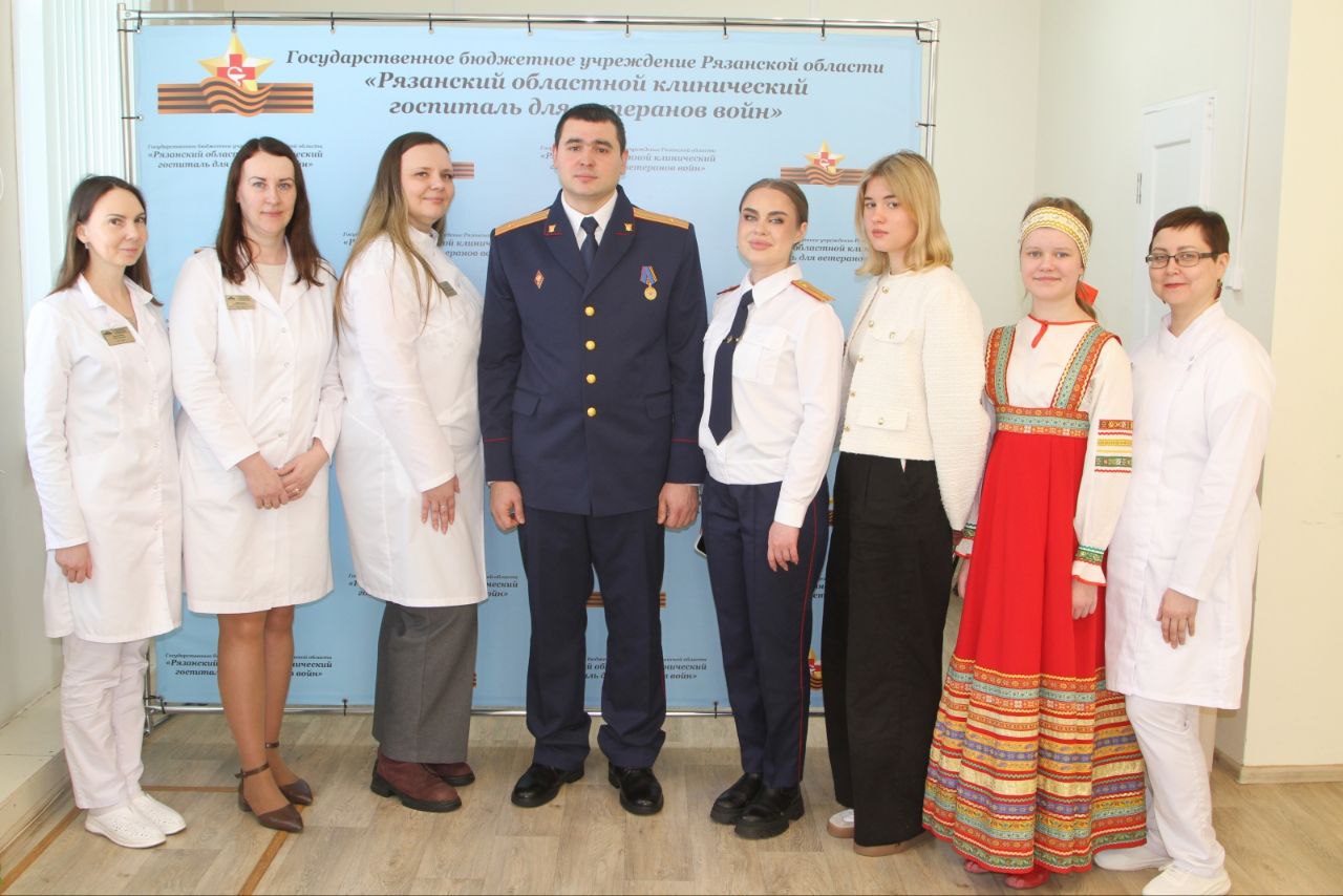 В преддверии Дня защитника Отечества сотрудники следственного управления СК России по Рязанской области вместе с учащимися МБОУ «Русская классическая школа № 7» посетили находящихся на лечении ветеранов Рязанского областного... В преддверии Дня защитника Отечества сотрудники следственного управления СК России по Рязанской области вместе с учащимися МБОУ «Русская классическая школа № 7» посетили находящихся на лечении ветеранов Рязанского областного...