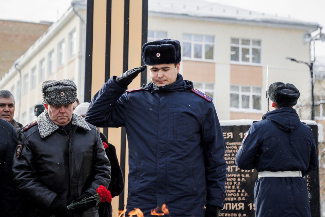 Сотрудники следственного управления приняли участие в мероприятиях, приуроченных ко Дню защитника Отечества Сотрудники следственного управления приняли участие в мероприятиях, приуроченных ко Дню защитника Отечества