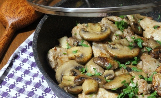 Нежная свинина с грибами: идеальное блюдо для любой трапезы