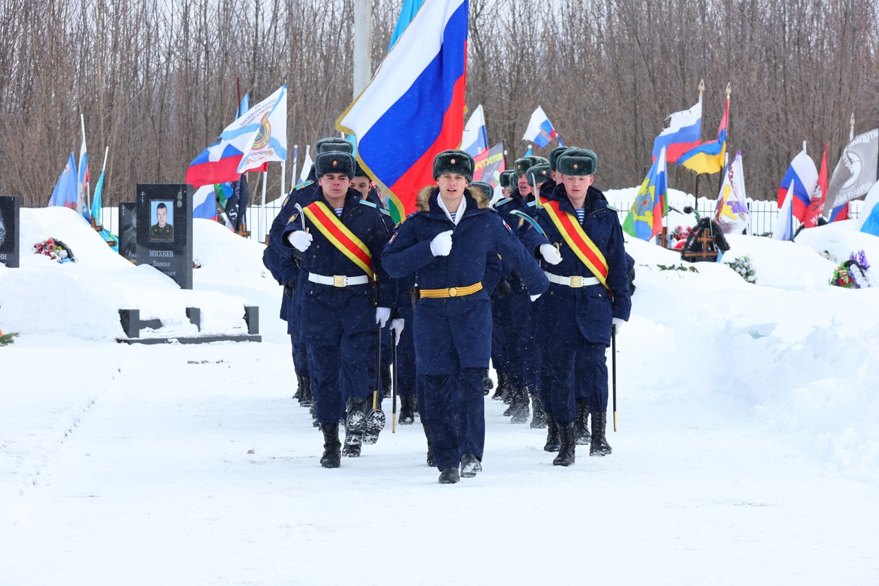 В Рязани возложили цветы в память о павших героях Отечества В Рязани возложили цветы в память о павших героях Отечества