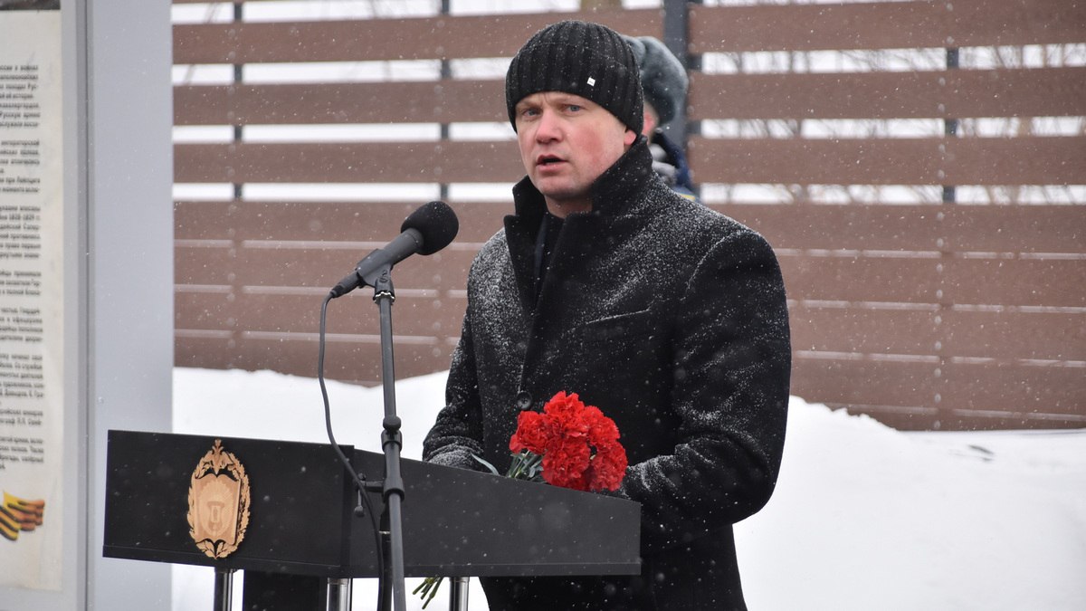 В Гвардейском сквере почтили память участников СВО
