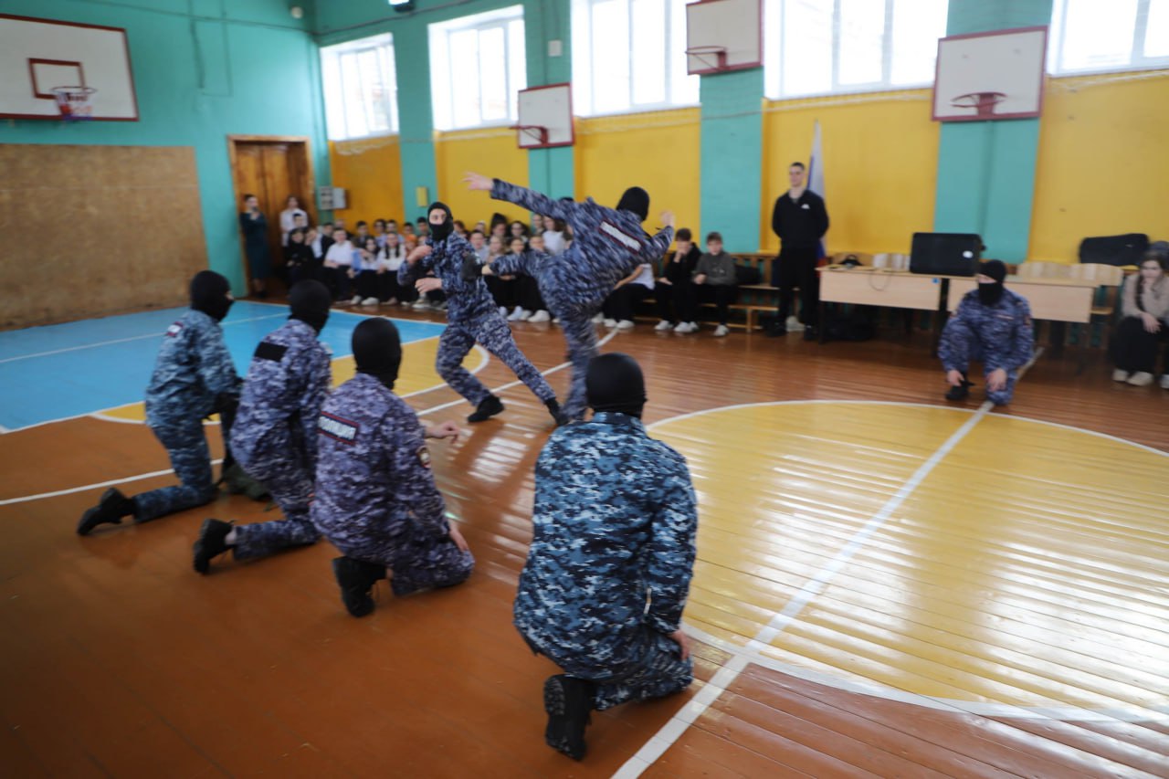 Полицейские провели в школе №11 города Рязани масштабную акцию «Рязань – наш безопасный дом» Полицейские провели в школе №11 города Рязани масштабную акцию «Рязань – наш безопасный дом»