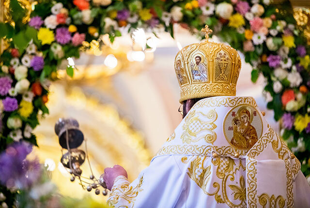 В чем разница между святом и праздником?
