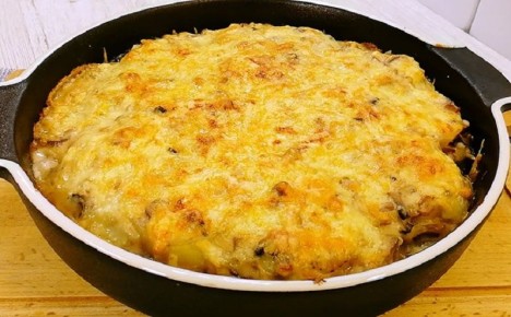 Сытный ужин из картофеля и грибов: безмясной рецепт, который порадует всех