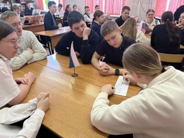 Повышаем правовую грамотность: молодёжь знакомится с избирательным правом!