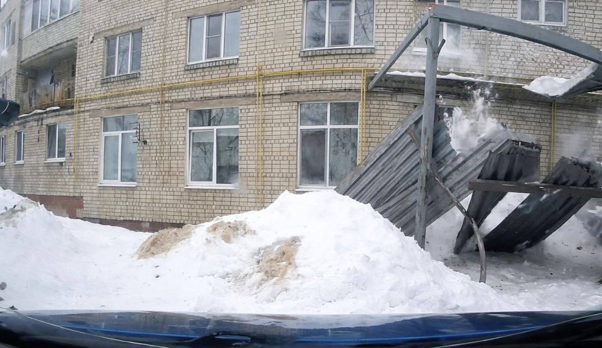 По материалам прокурорской проверки возбуждено уголовное дело по факту оказания управляющей компанией услуг, не отвечающих требованиям безопасности