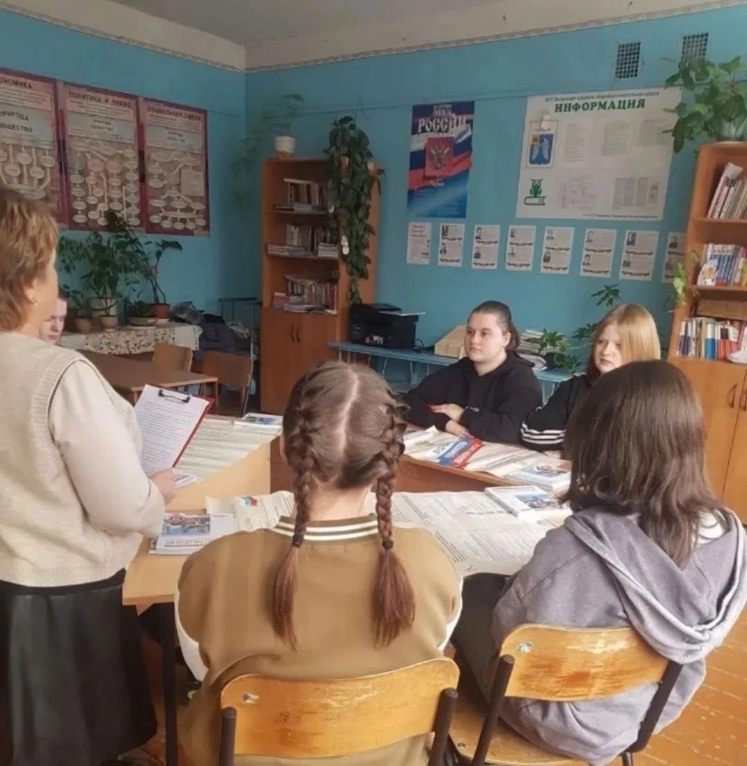 Повышаем правовую грамотность: молодёжь знакомится с избирательным правом! Повышаем правовую грамотность: молодёжь знакомится с избирательным правом!
