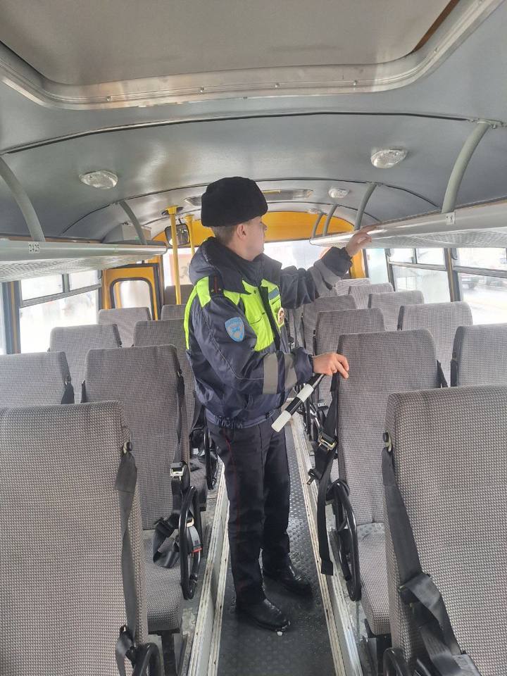 В Рязани сотрудники Центра ДиТН и ПБДД Госавтоинспекции УМВД России провели очередную проверку школьных автобусов, которые занимаются перевозкой детей в учебные заведения В Рязани сотрудники Центра ДиТН и ПБДД Госавтоинспекции УМВД России провели очередную проверку школьных автобусов, которые занимаются перевозкой детей в учебные заведения