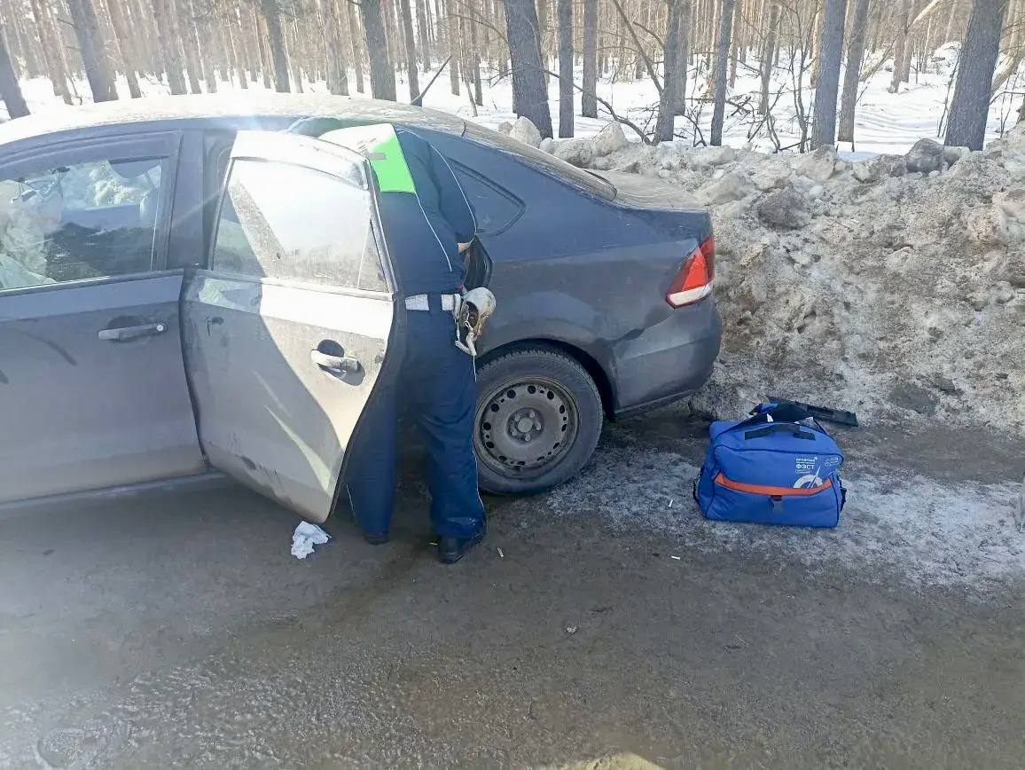 Сегодня сотрудники Госавтоинспекции в Спасском районе оказали пострадавшему в ДТП первую помощь Сегодня сотрудники Госавтоинспекции в Спасском районе оказали пострадавшему в ДТП первую помощь
