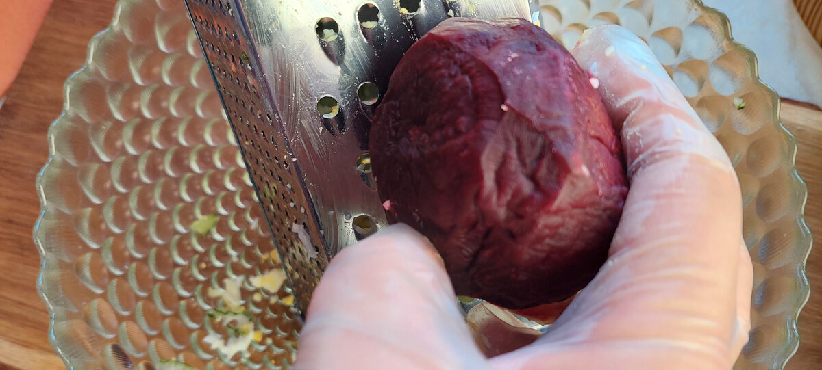 Освежающий холодник: идеальный суп для жары с необычной ноткой