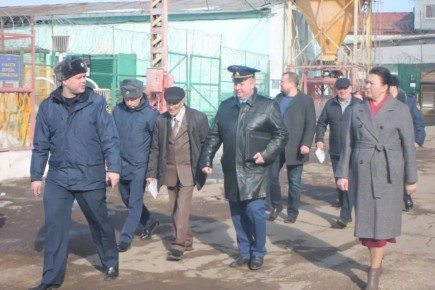 Рязанский прокурор по надзору за соблюдением законов в исправительных учреждениях Андрей Арсяков совместно с Уполномоченным по правам человека в Рязанской области Натальей Епихиной, председателем Общественной наблюдательной...